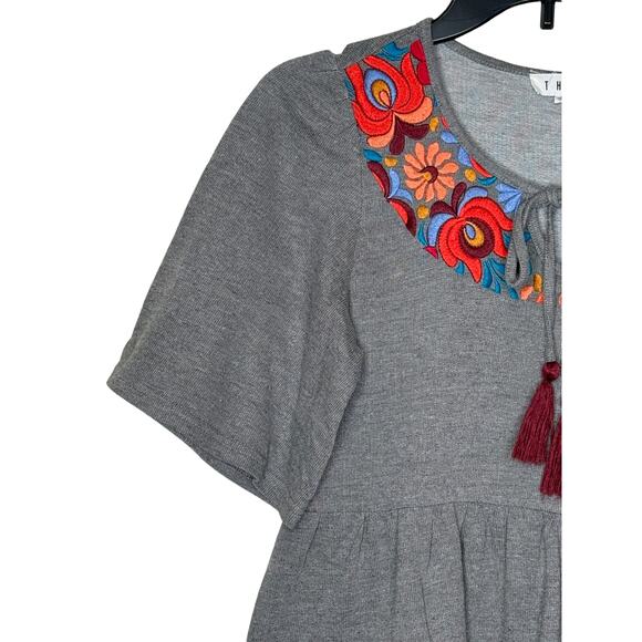 THML Women's Top Poplin Tie Tassled Embroidered Floral Neck Short Sleeve Grey XS - Picture 3 of 10